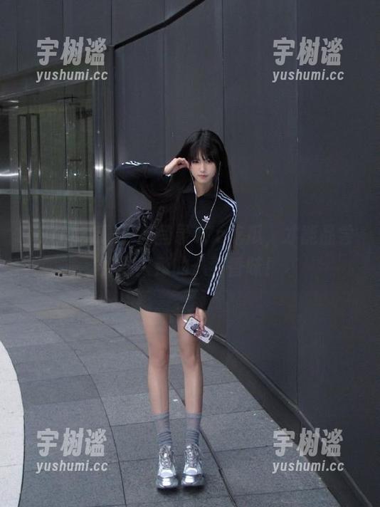 17c吃瓜 只有登录17c吃瓜,才能品尝到最火辣的八卦香味!