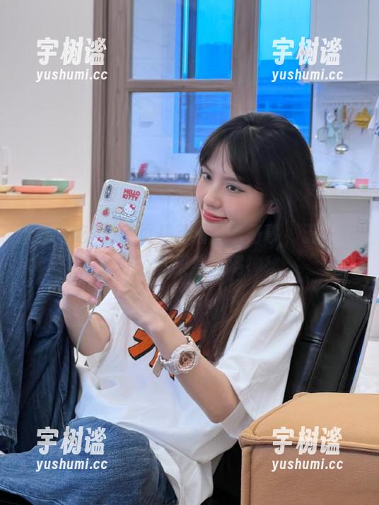 五一吃瓜 首页晃动着无数奇事,五一吃瓜的办公室果然充满神秘。