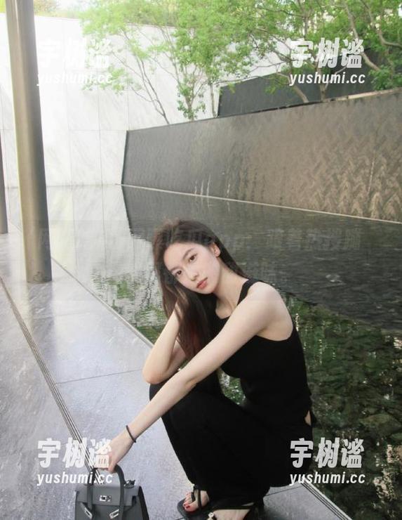 网曝吃瓜app：跟着热搜蹦跶，满屏都是酸甜滋味。