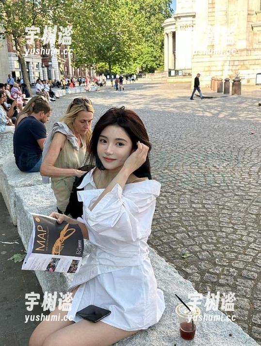 黑料不打烊 别急着登录黑料不打烊911,先让我吃完这颗瓜,再来个瓜田李下!