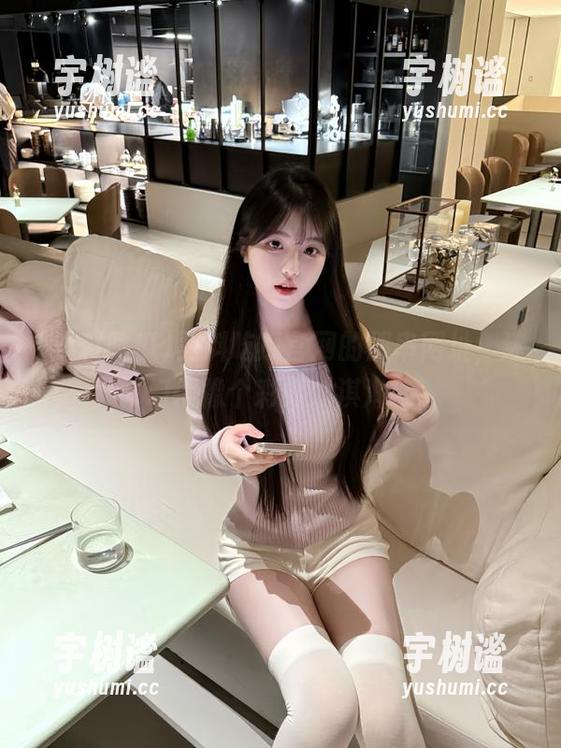 黑料吃瓜 黑料吃瓜官网的那串网址,迷幻得像个彩虹冰淇淋!