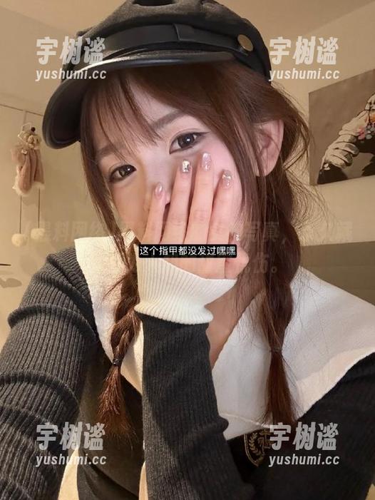 黑料网络的女神写真，永久藏着不为人知的甜蜜忧伤。